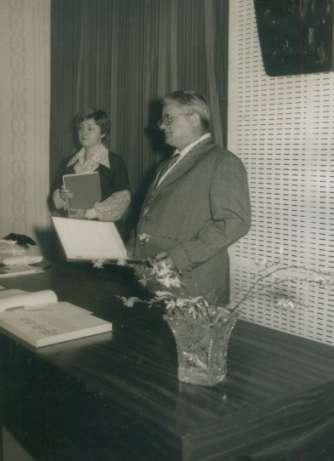 1988 Funkci knihovnice vykonává i nadále Novotná Marcela. Knihovna je v provozu v úterý od 16 do 20 hodin a každou druhou sobotu v měsíci od 8 do 12 hodin.