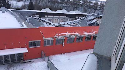 ČESKÁ TŘEBOVÁ 15.1.2017 NOVÁ SPORTOVNÍ HALA ZŘÍCENÍ STŘECHY Nikdo nečekal.