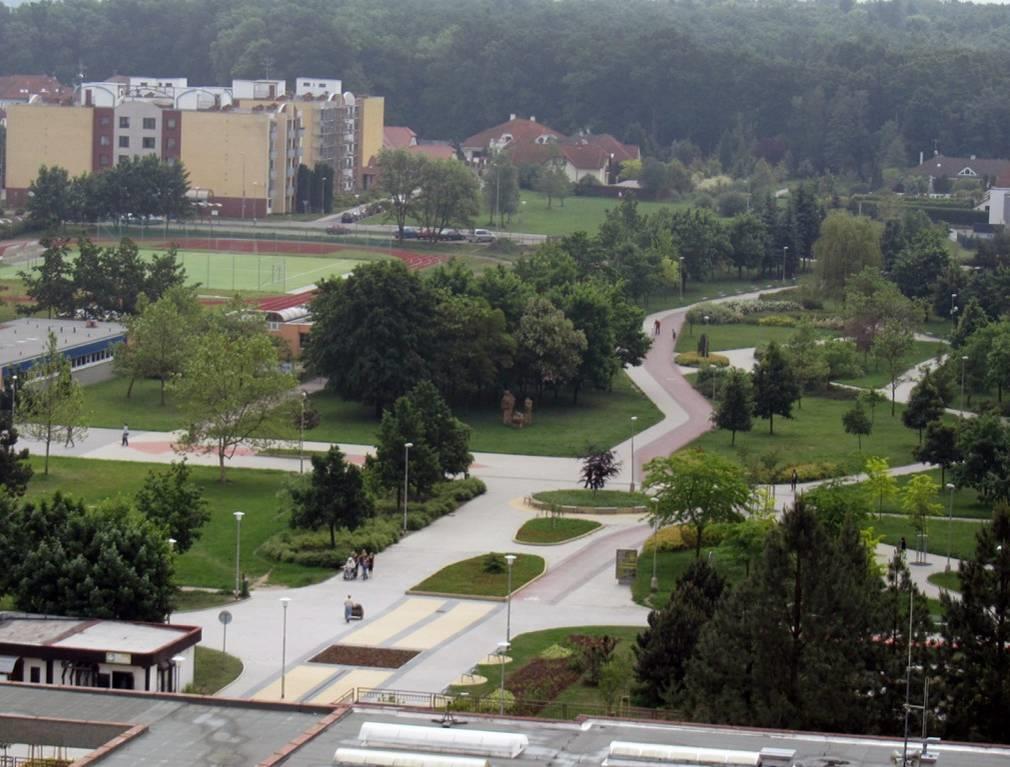 Rekonstruovat cyklostezku v rámci akce Centrální osa SV JZ sídliště Dubina (od ulice Blahoutova po ulici Erno Košťála).