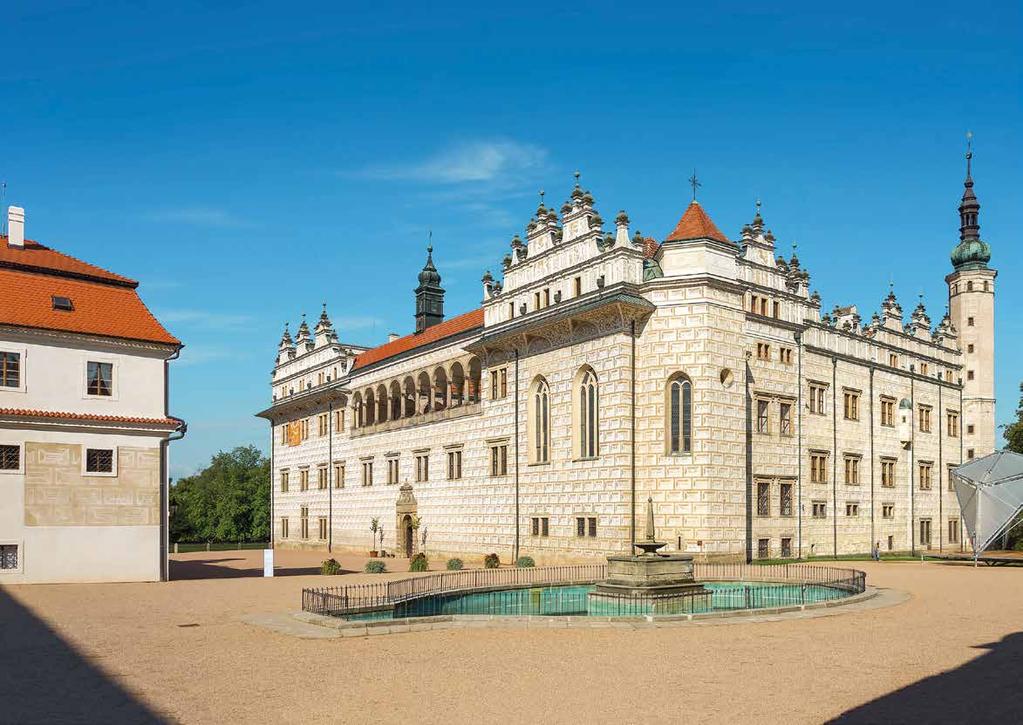 Východní Čechy Hrad Kunětická hora 11 Pozdně gotický hrad z počátku 15. století stojící na stejnojmenném vrchu, jehož okolí bylo osídlené již v pravěku.