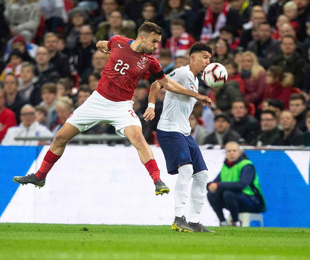 62 AKTUÁLNĚ AKTUÁLNĚ 63 Předprodej na Bulharsko a Černou Horu odstartuje na začátku května VE WEMBLEY PODPOROVALY NÁRODNÍ TÝM TISÍCE FANOUŠKŮ.