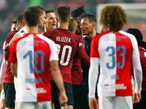 8 AKTUÁLNĚ AKTUÁLNĚ 9 GÓL TÝDNE Kanárci v bílém Fotbalisté Brazílie po dlouhých 69 letech znovu obléknou bílé dresy, které přestali používat po bolestné prohře s Uruguayí v rozhodujícím utkání