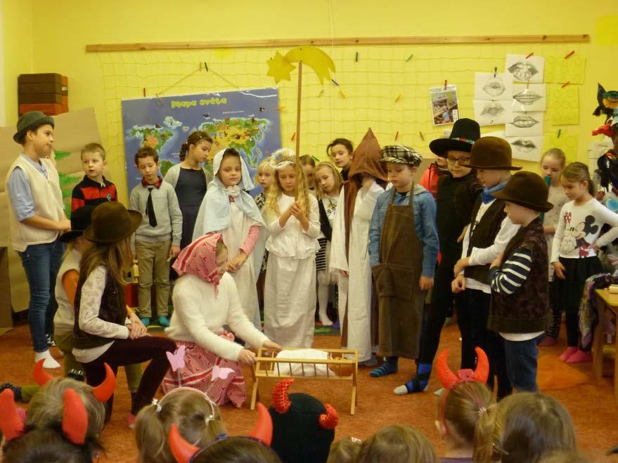 Vánoční příběh 6. prosince 2018 zavítali členové dramatického a hudebního kroužku mezi děti mateřské školy na Dvořákově ulici.