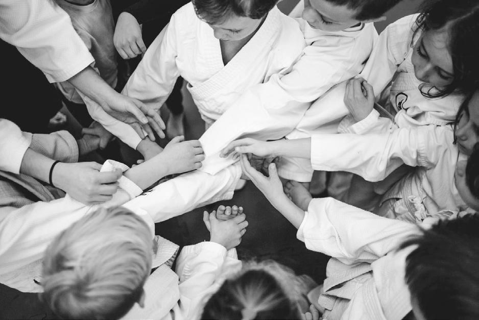 AIKIDÓ Aikidó je japonské bojové umění, které prostřednictvím cvičení