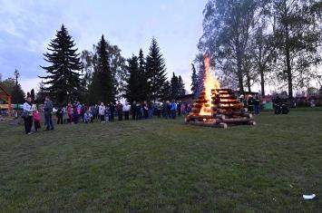 Kč (dotace 90%), která bude realizována v roce 2017 společně s úsekem vedoucím od města Uničova. Z kulturních akcí můžeme jmenovat jubilejní 10.