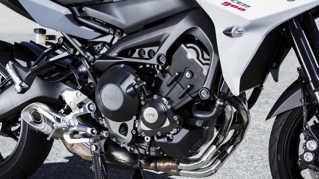 Kompaktní a lehký tříválcový motor o objemu 847 ccm Srdcem modelu je tříválcový motor o objemu 847 ccm, který dodává lineární točivý moment už od nízkých otáček a poskytuje velký výkon