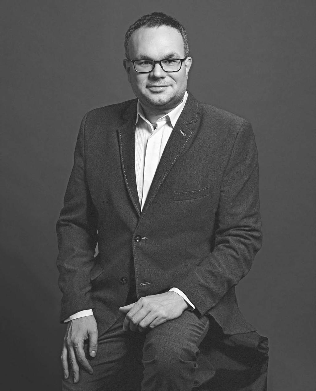 SLOVO ŘEDITELE SLOVO ŘEDITELE Vážené dámy a pánové, milí abonenti, přestože orchestrální cykly nové sezony zůstávají co do rozmanitosti a počtu programů stejné jako loni, v jejich obsahu najdete
