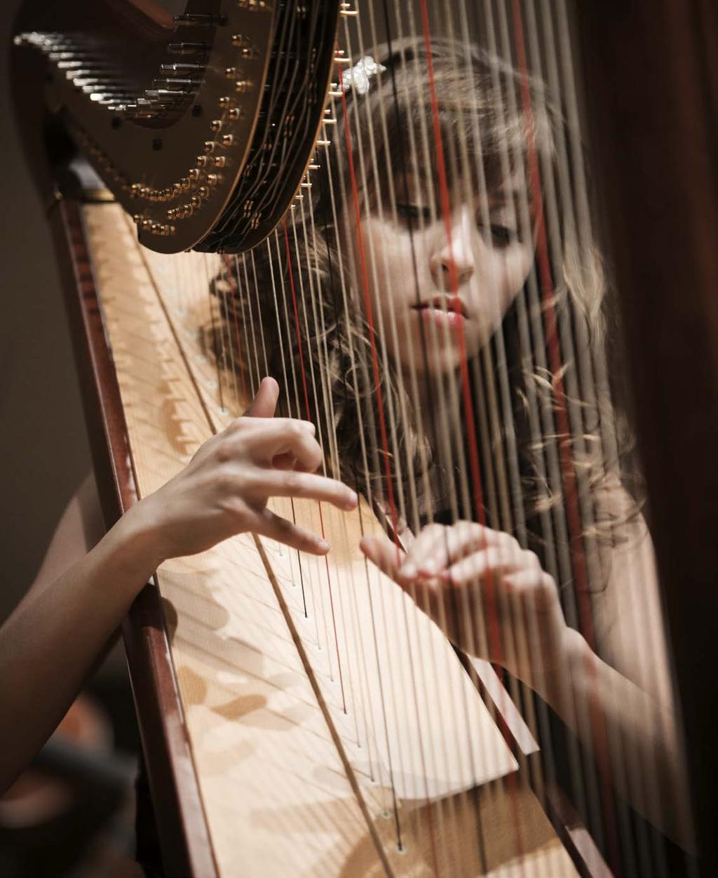 Česká filharmonie Rudolfinum Alšovo nábřeží 2, 0 00 Praha Tel.: +20 227 059 227 e-mail: info@ceskafilharmonie.