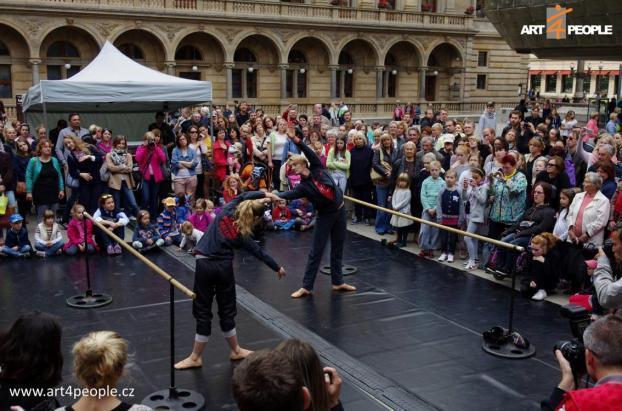 Zapište si do diáře 1. 10. ZLATÝ DEN ZLATÉ PRAHY Jistě jste zaznamenali, že od zítřka probíhá na Nové scéně Mezinárodní televizní festival Zlatá Praha.