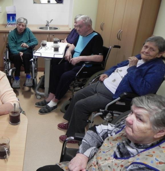Objevila tam kalhoty, které věděla přesně, komu patří. A další šikulky si také našly nějaké drobnosti k této záhadě. A bylo to venku!