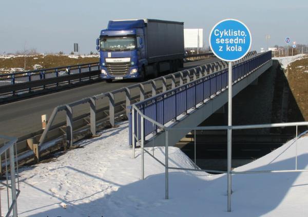 dopravy systematicky opomíjeny. Obce jsou tak někdy odkázány pouze na možnost vybudování oddělené cyklostezky, která je nejdražší variantou.