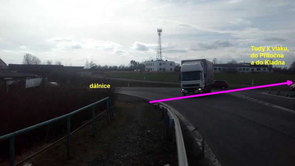 Obr. 2 Příklady neřešení cyklistické dopravy u Unhoště (foto: V.