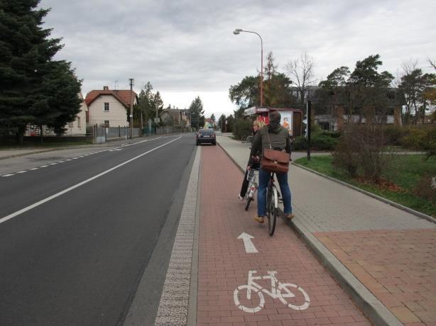 To, že při všech investicích a dotacích by kraj měl brát v úvahu cyklisty, by mělo být samozřejmostí (dalším příkladem je nový most přes Labe v Litoli bez chodníku a cyklopruhů je příkladem toho, kde