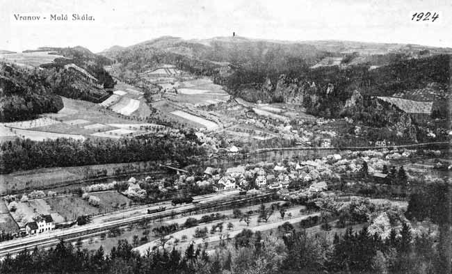 nala posvícenská zábava. V roce 1953 se slučují staré obce v jedinou s názvem Malá Skála.