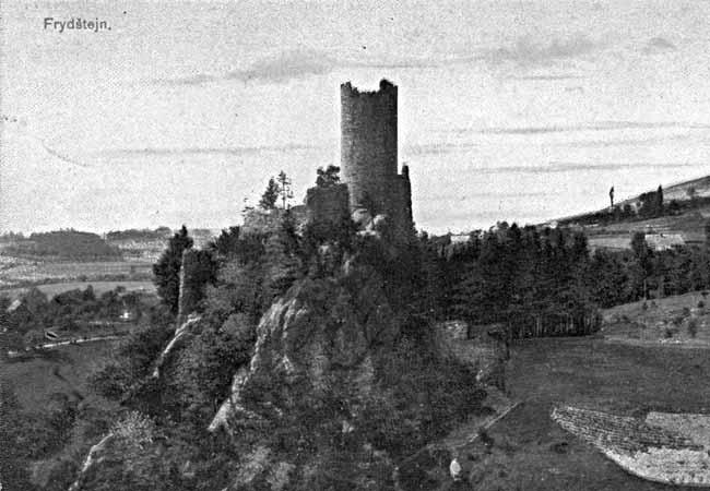 z jejího vrcholu velkou část Českého ráje, špici Ještědu i panorama Lužických hor a Krkonoš.