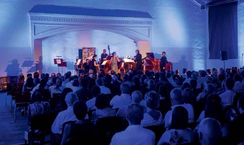 ČD průvodce 35 A CO ŘÍKÁ O FESTIVALU PATRON PAVEL ŠPORCL? Letošní 15. ročník Hudebního festivalu Znojmo, který se koná od 11. do 28.