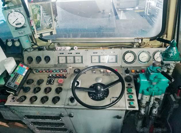 Jako byla řada 110 vzorem pro mechanickou část řady 210, tak elektrická část řady 210 byla vzorem pro modernější posunovací lokomotivu 111 určenou pro stejnosměrnou trakci. Prototypová lokomotiva 210.