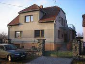 460 310 400 1 / 1 124 000 zahrada 919/2 573 400 1 / 1 229 200 Celková výměra pozemků: 883 Hodnota pozemků celkem: 353 200 Výpočet porovnávací hodnoty Lokalita Užitná plocha Pozemek Dispozice