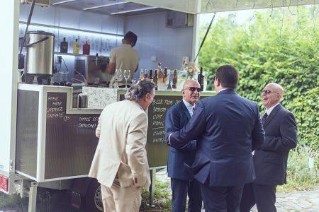 - Rozlévané kvalitní italské víno bílé a červené - Limonáda Tátův Sad 0,33l - Cider Tátův Sad 0,33l - Točené pivo Malešov - káva, čaj, domácí limonáda a další nápoje dle požadavků klienta NABÍDKA