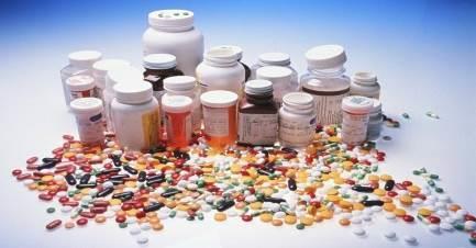 Role chemie ve farmacii Hledání terapeutických cílů, hledání léčivé látky (biochemie, strukturní chemie, výpočetní chemie, toxikologie) Extrakce, syntéza,