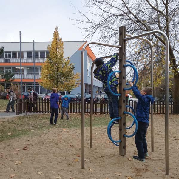 6) Další kurzy a semináře: Matematická a Čtenáská gramotnost Koučink a mentoring pro vedoucí pracovníky školení metod Hejného matematiky Enviromentální a badatelské programy pro výuku EVVO Učitel v
