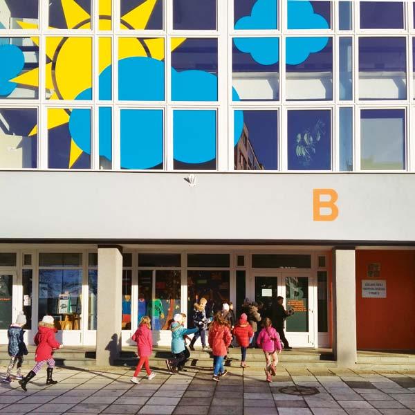 s názvem Osobnost, který dlouhodobě pozitivně naplňuje náš záměr, aby byl každému žáku školy umožněn všestranný rozvoj, aby měl každý možnost pozitivně rozvíjet svůj talent a schopnosti a moci tak ve