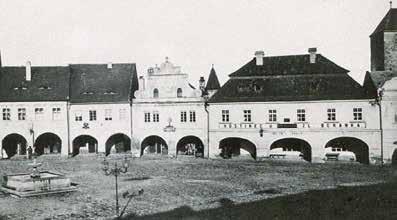 Zásadní přestavbou z původního barokního hostince U Zlatého beránka na hotel prošel dům v letech 1893 1894, kdy byl slavnostně otevřen.