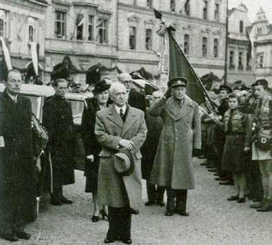 Ve dvou patrech bylo i nadále zachováno dvanáct hotelových pokojů. Prostorný sál směrem do dvora sloužil k pořádání zábav, plesů, čajů a schůzí různých spolků a politických stran.