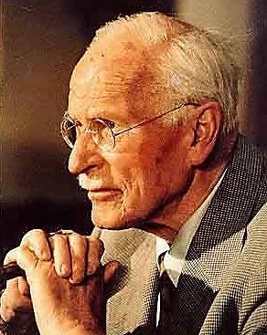 10/ Carl Gustav Jung ( 1875 1961) Zakladatel analytické psychologie Odmítl Freudův důraz na sexualitu Změnil koncept libida - obecná psychická a životní energie zaměřená na cíl Psyché je aktivní a