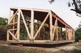 Přístavba, stavební úpravy rodinného domu, Kopřivnice, 2004 RD Holub, stávající dům obrostlý zeleným