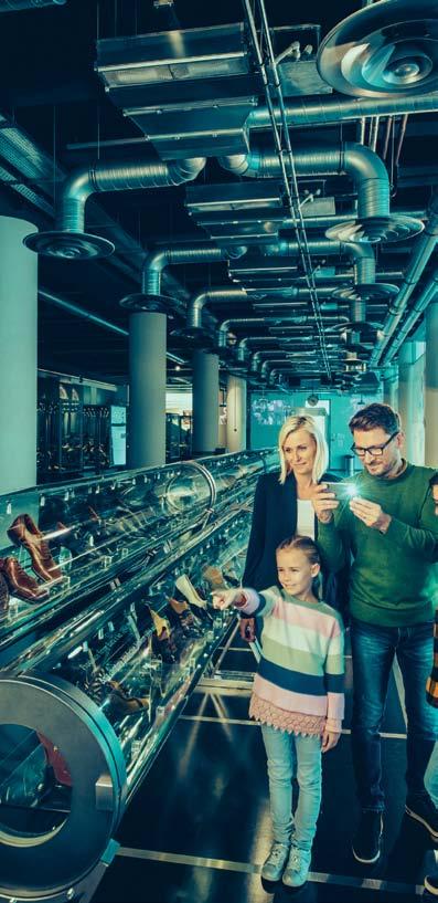 et. Ing. Jiří Korec primátor města Zlína Milí přátelé motorismu, vítám vás na třetím ročníku výstavy automobilů a motocyklů CZECH DRIVE ve Zlíně.