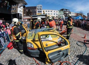 režii záchranářů Mobilní služebna Městská policie HASIČI HASIČI náměstí Míru OZVUČENÍ ZZS ZK 3x Zdravotnická škola Trenažér FIA Návštěvníci CZECH DRIVE uvidí na náměstí Míru především ukázky