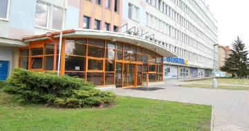 CENTRUM VEVEŘÍ VEVEŘÍ, BRNO 1 500 m2 7,40 EUR/m2/měsíc Centrum Veveří je mul funkční objekt v širším centrum Brna.
