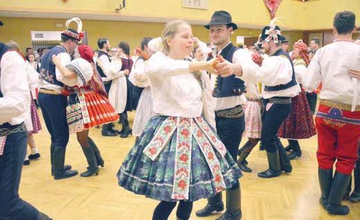 Jedná se o tanečníky od patnácti do čtyřiadvaceti let, kteří se připravují na účinkování v dospělém souboru.