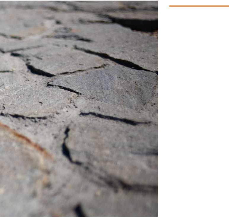 Deska štípaná šedá Split tile, grey / Gehackte Graue Platten Využití Šedé štípané desky jsou perfektní pro zahradní chodníky, příjezdové cesty a množství dalších kamenných dekorací.