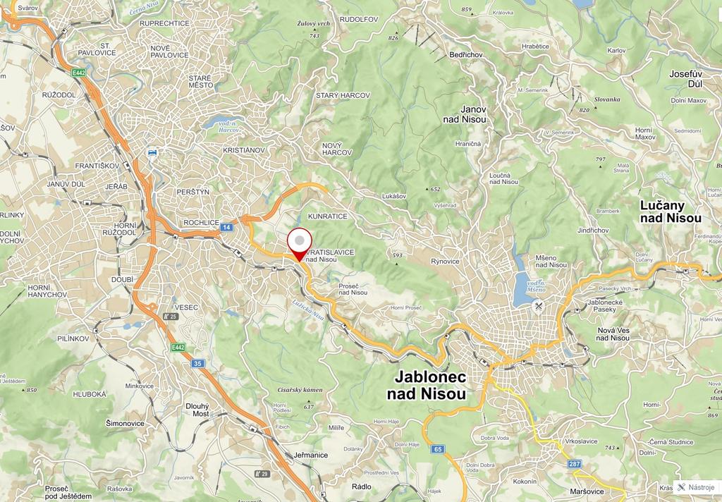zděnou částečně podsklepenou chalupu v původním stavu, určenou k celkové rekonstrukci. Dispozice: přízemí - vstupní chodba, obytná místnost, koupelna, komora a dva pokoje.
