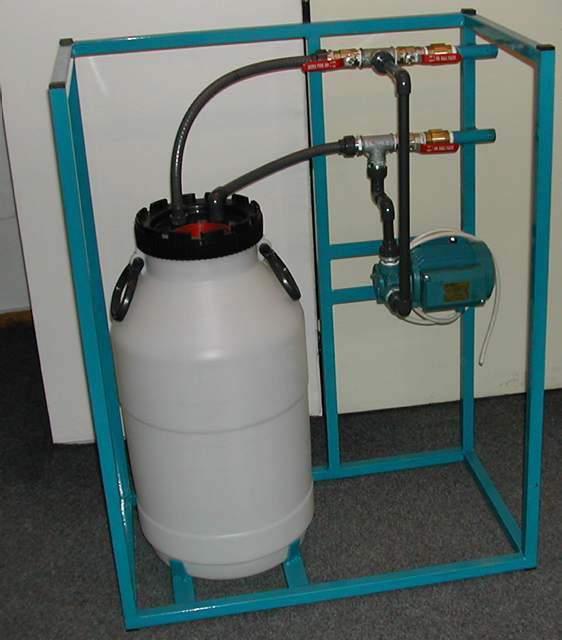 DÁVKOVACÍ TECHNOLOGIE SORTIMENT 104.1 Dávkovací blok DC 1 je určen k přípravě a podávání roztoků chemikálií, zejména do tepelných systémů.