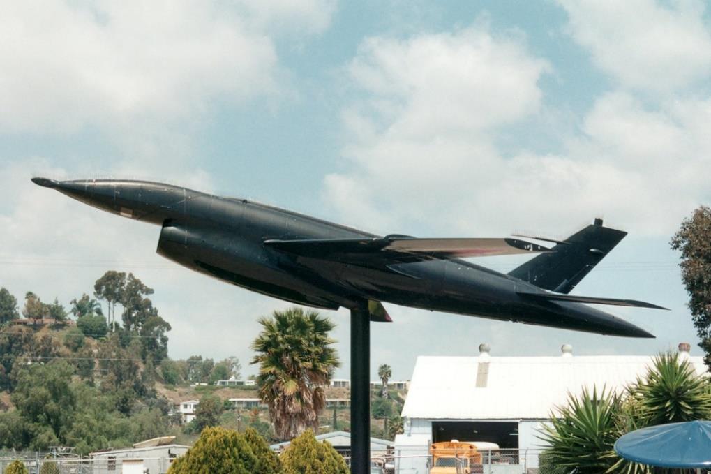 koncept letadla, proto bylo v této době vyvinuto hned několik z nich. V polovině 50. let byl vyroben letoun MQM-57 Falconer, který vznikl na základech cvičných modelů řady OQ.