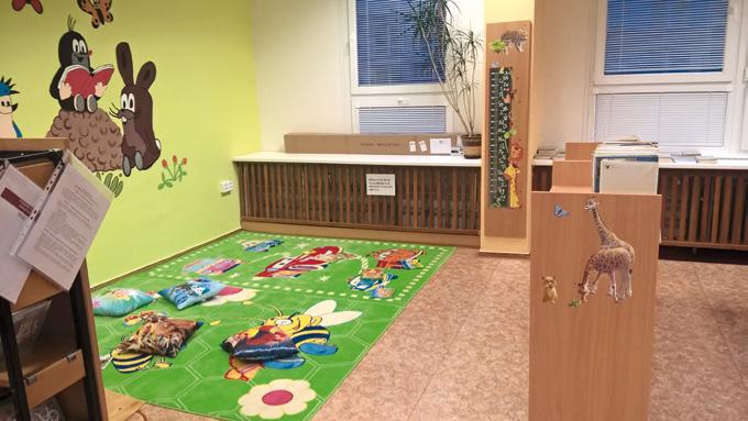 Sloup (Blansko) Název projektu: Rozvoj obecní knihovny Sloup Ze závěrečné zprávy Naše knihovna byla umístěna v budově úřadu městyse, kde nebyly příliš vyhovující podmínky z hlediska uskladnění knih