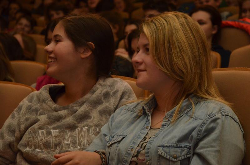 [20] Představení divadla Abraka Muzika Jedním z cílů festivalu je představovat studentům a mladým lidem zajímavé osobnosti napříč společenským spektrem a jejich zajímavé, ne vždy jednoduché životní
