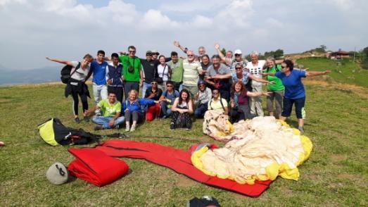 Aires nebo zájemce na paragliding s instruktorem PARAGLIDING S INSTRUKTOREM Jedinečná možnost vyzkoušet