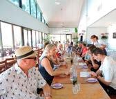 Cestou k Yahava Kaffee jsme se zastavili u farmáře v Banara Wines, který kromě čerstvého hroznového vína prodává i další sezónní ovoce, marmelády, česnek, ocet, vajíčka a med.