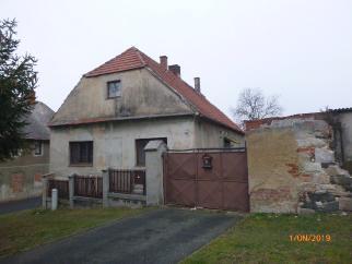 PŘEHLED ÚDAJŮ ID (Surveyor s Report): 23/8223/201 LV no.: 38 Name of subject / Předmět ocenění: Pozemek čís. parcely St. 50/1 s rodinným domem čp. 114 a pozemek čís. parcely St. 50/2 s garáží bez č.p./č.