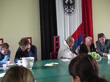 muzea. Nápad uspořádat setkání veteránů s mladými lidmi u nás vznikl poté co se Josef Laža zúčastnil Youth Conference Airborne Commemorations 2002.