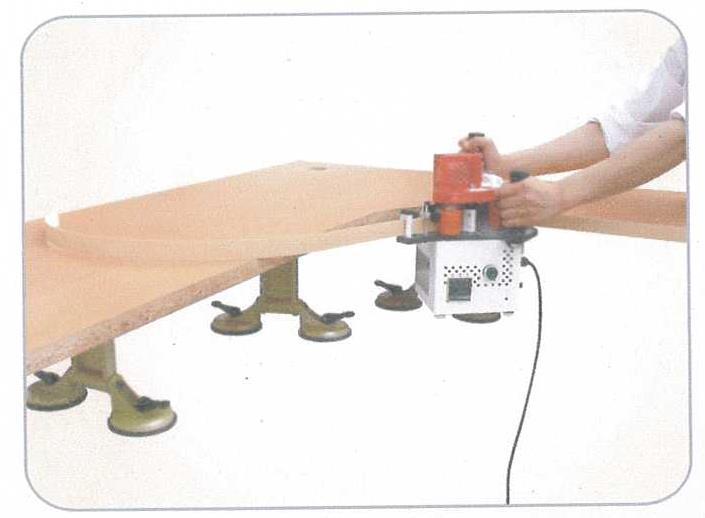 Set the feed plate (4) on the corresponding plate thickness and edge width and secure it with the locking lever (2).