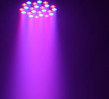 590 Kč 4 x 9W RGB PAN 360o,