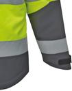 6658 Silná 3D síťovina na zádech zadržuje teplo a zvyšuje tak zateplení bundy. Volnost pohybu zajišťují elastické panely na ramenou a tvarované rukávy.