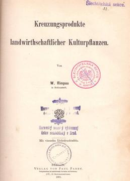Obr. 2 Dochovaný exemplář knihy W. Rimpaua Kreuzungsprodukte landwirthschaftlicher Kulturpflanzen z roku 1891 ve fondech knihovny Zemědělského výzkumného ústavu v Kroměříži (n = 4x = 28, genomy BADR).