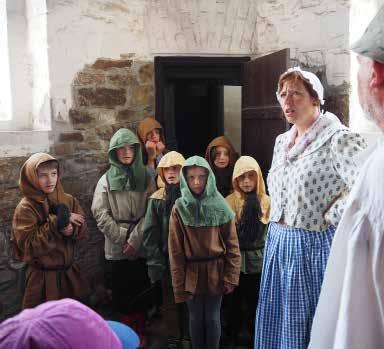 Vstupné činí 40 Kč za osobu, vzhledem k omezené kapacitě je nutná předchozí rezervace na čísle 318 626 307.