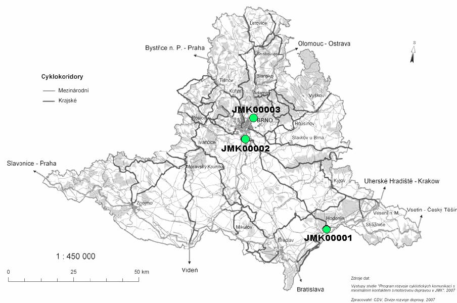 4 Mapa 1: Přehled lokalit pro sčítání uživatelů stezek na území Jihomoravského kraje v r. 2010 Tab.1: Přehled lokalit pro sčítání uživatelů stezek na území Jihomoravského kraje v r. 2010 Kód sčítače Město/obec Lokalita Typ stezky Cyklotrasa JMK00001 Hodonín Velkomoravská ul.